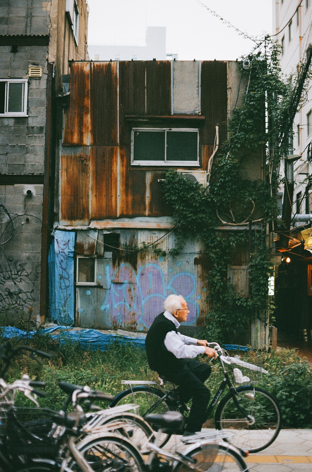 Roll 08 · Osaka, frame 6