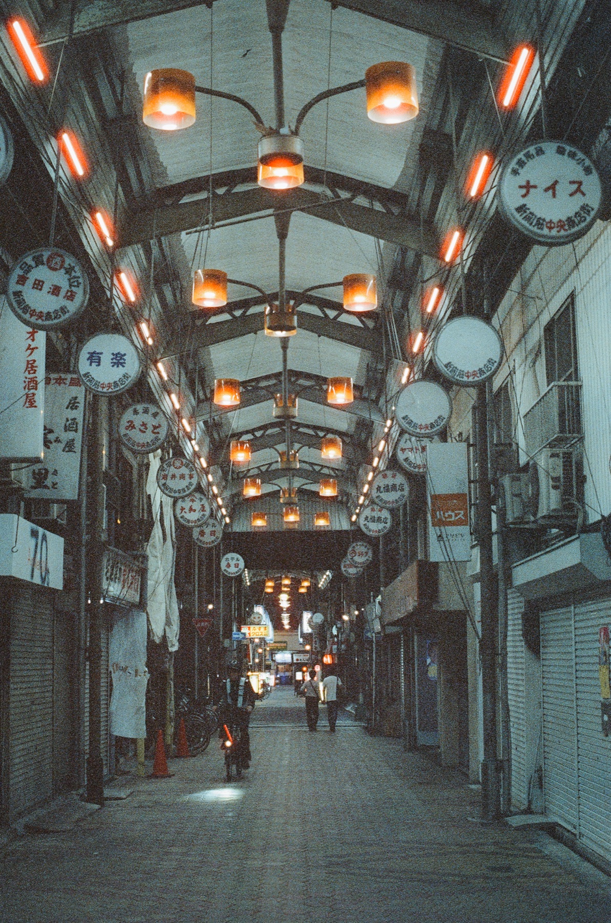 Roll 09 · Osaka Old Town, frame 8