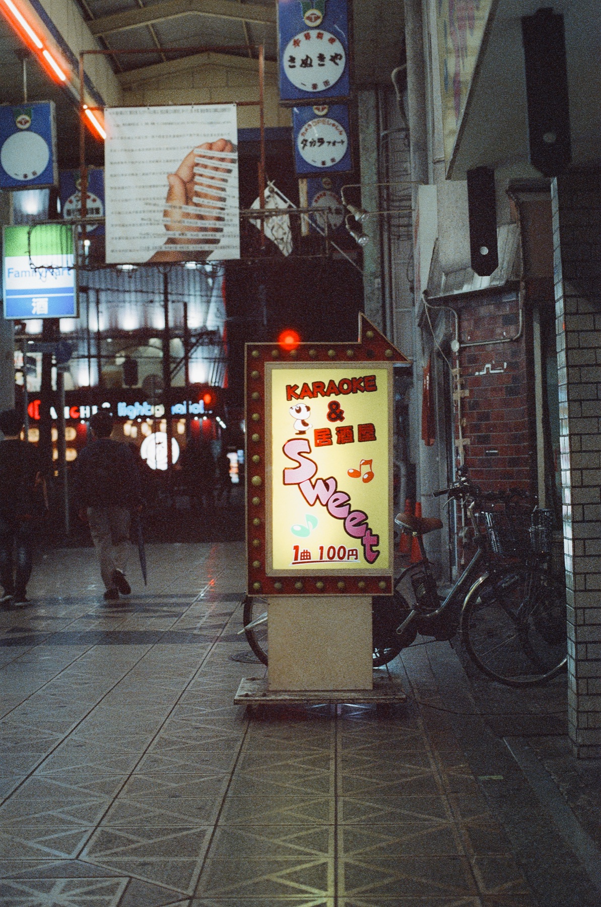 Roll 09 · Osaka Old Town, frame 18