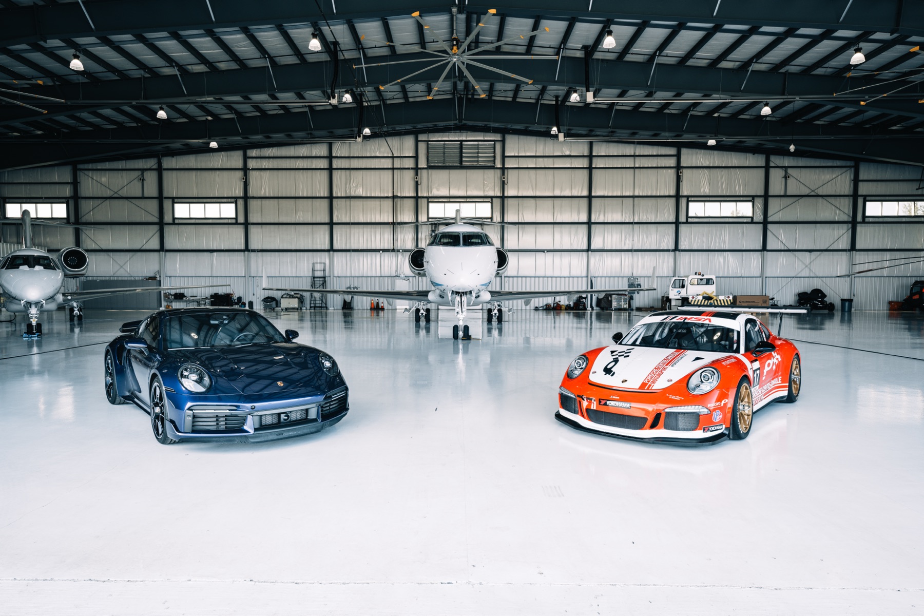 Policaro Motorsport Porsche livery detail